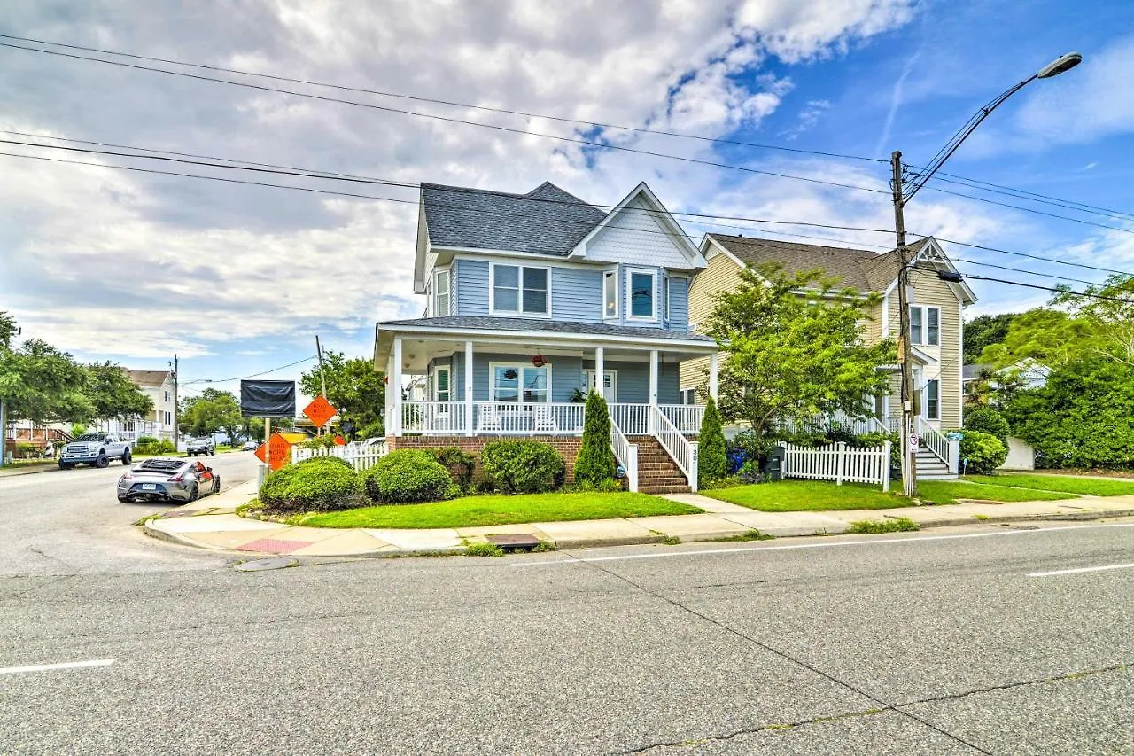 Hébergement de vacances Villa Inviting Norfolk Family Retreat 1 Block To Beach!